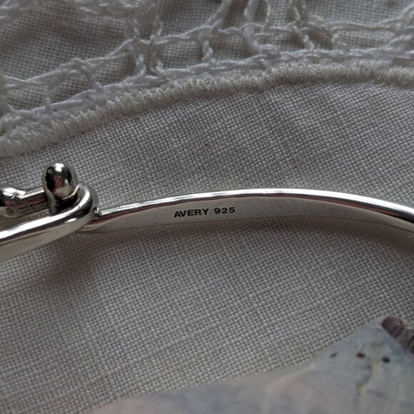 JAMES AVERY STERLING SILVER 925 HAMMERED HOOK ON BRACELET - Large - Picture 4 of 5